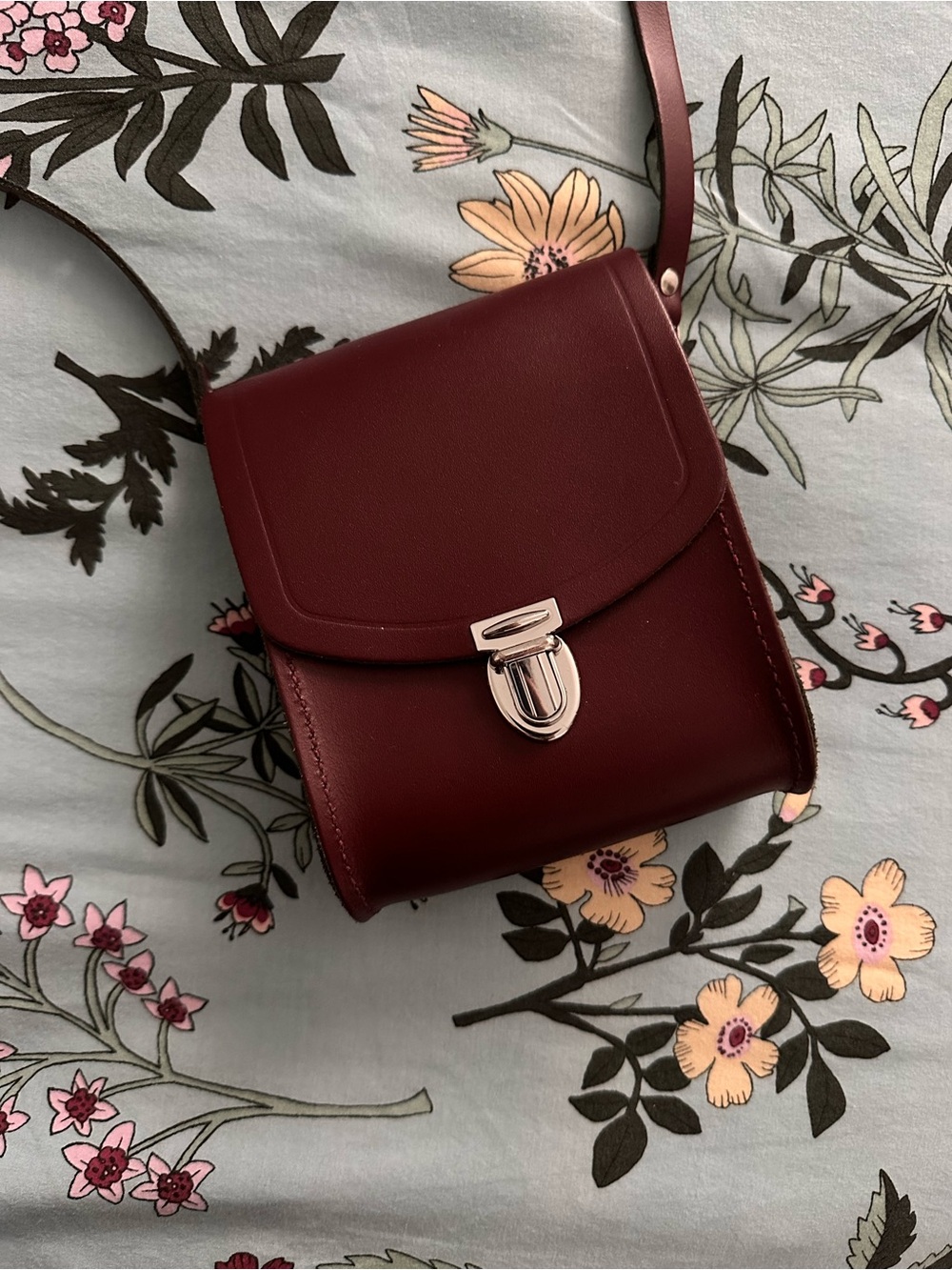 Women’s Crossbody Cambridge satchel in Burgundy - Classic Leather Look